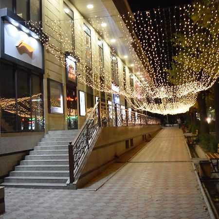 Sunny Apartment With Mountain View بيشكيك المظهر الخارجي الصورة