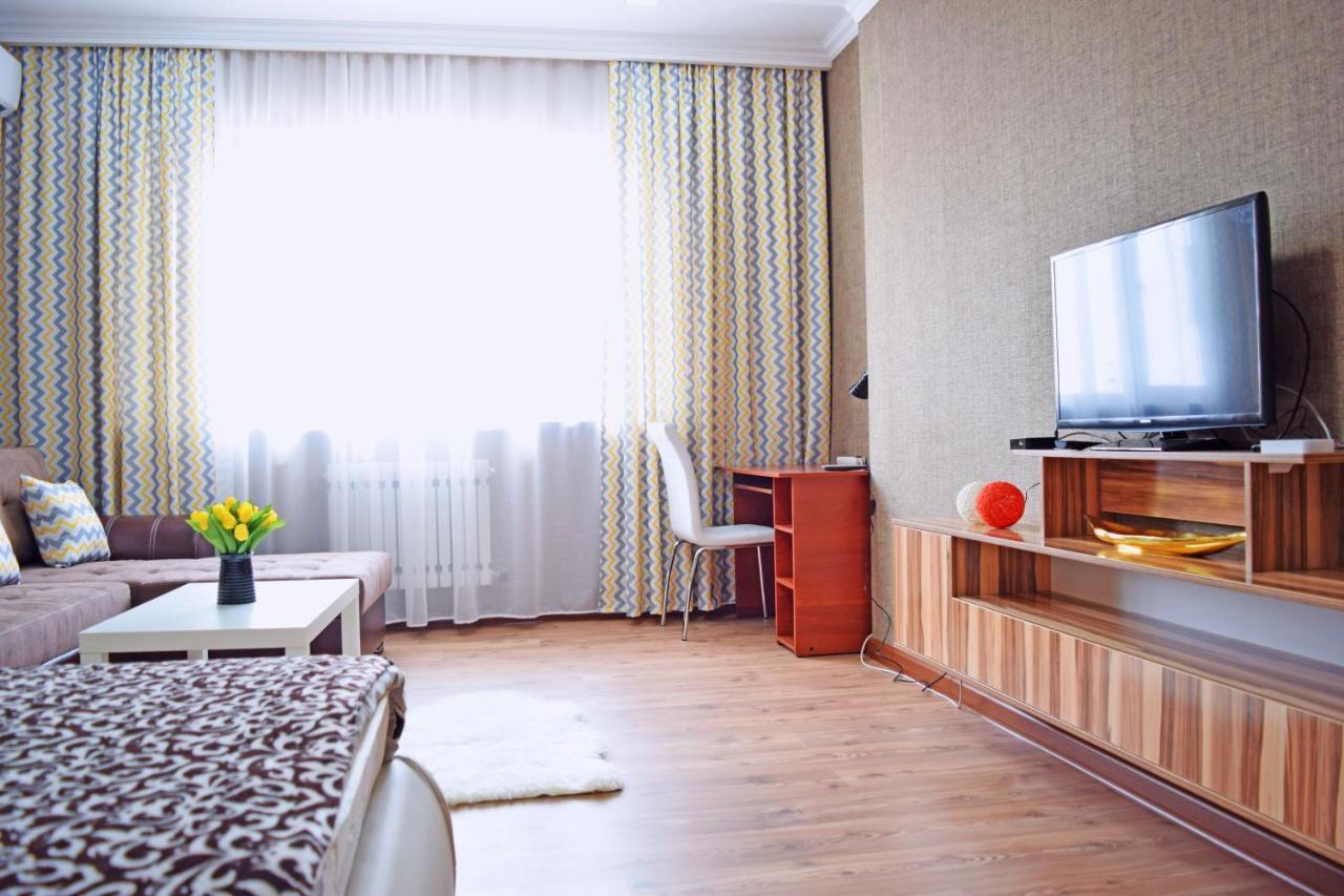 Sunny Apartment With Mountain View بيشكيك المظهر الخارجي الصورة
